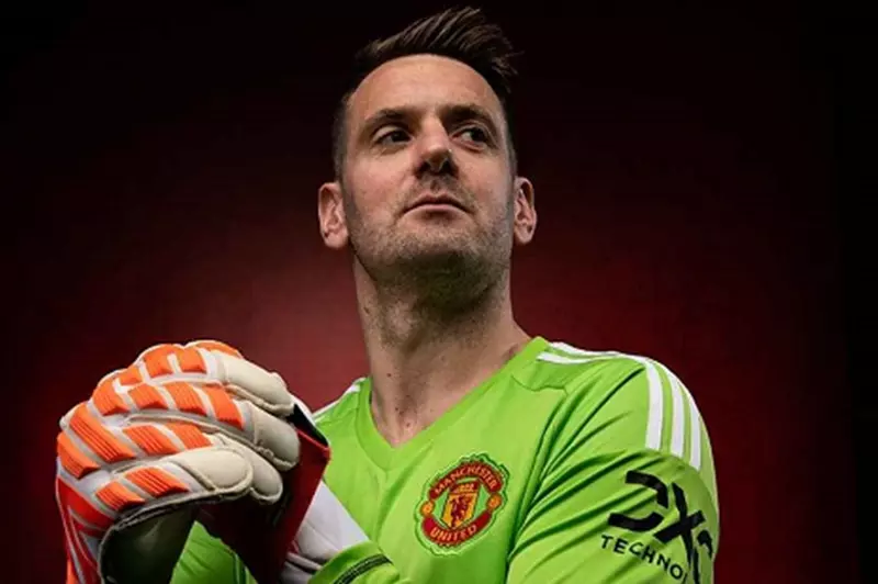 تقرير حصري: مانشستر يونايتد يتفاوض بشأن تجديد عقد هيتون